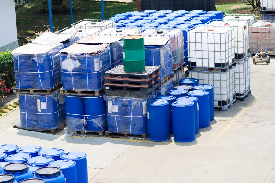 pallets of drums and IBC totes
