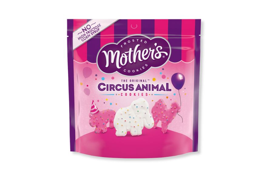 Resealable cookie packaging for on-the-go lifestyle