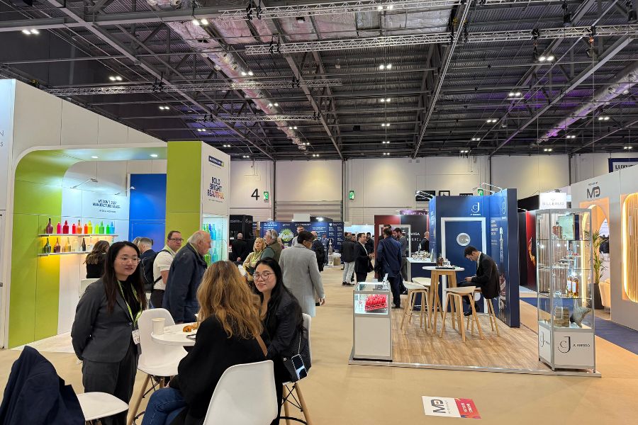 Attendees mingle at London Packaging Week 2025